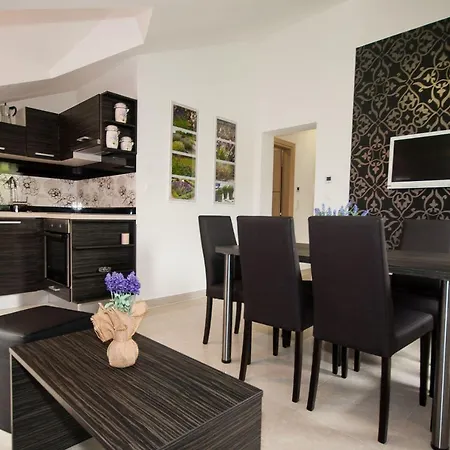 Luxurioese Ferienwohnung 600 Meter Zum Strand * Baska (Krk)