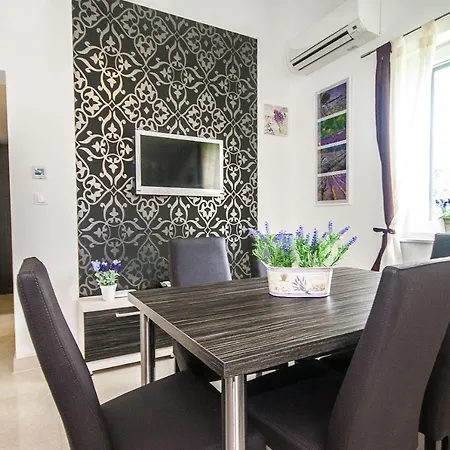 Luxurioese Ferienwohnung 600 Meter Zum Strand Appartement Baška