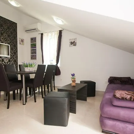 Luxurioese Ferienwohnung 600 Meter Zum Strand * Baška